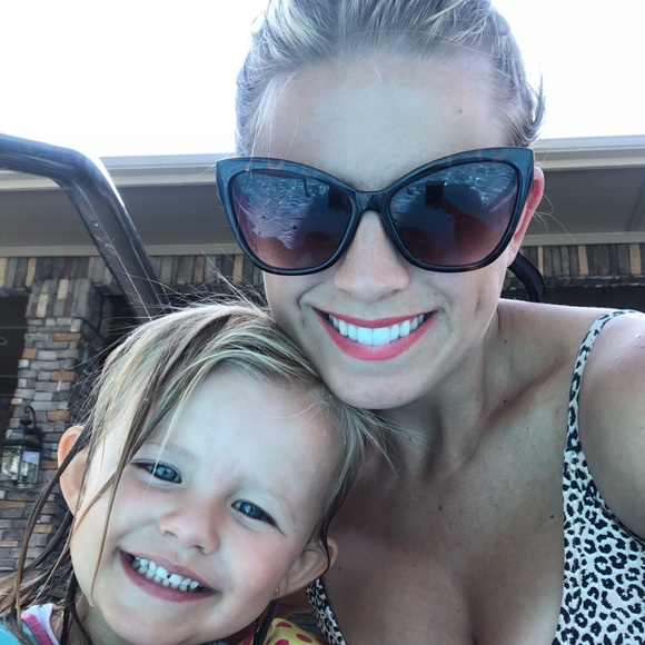 Meet your Posher, Erika - Picture 4 of 4